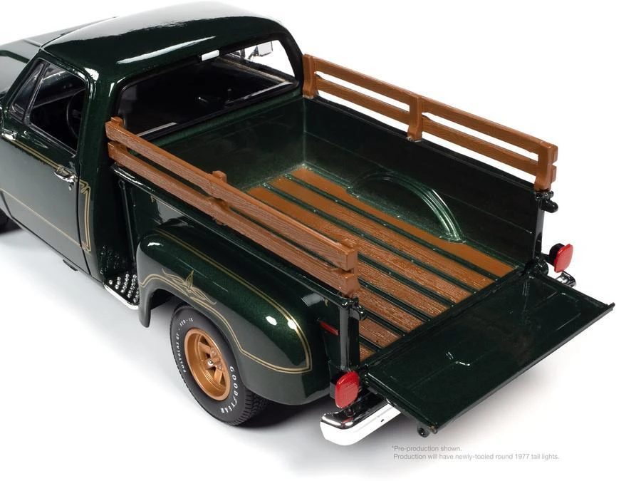 Auto World 1:18 Scale - 30TH Anniversary 1977 Dodge Warlock Step Side Truck Green - Image 5