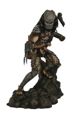 Predator - Jungle Predator 10” PVC Diorama Statue